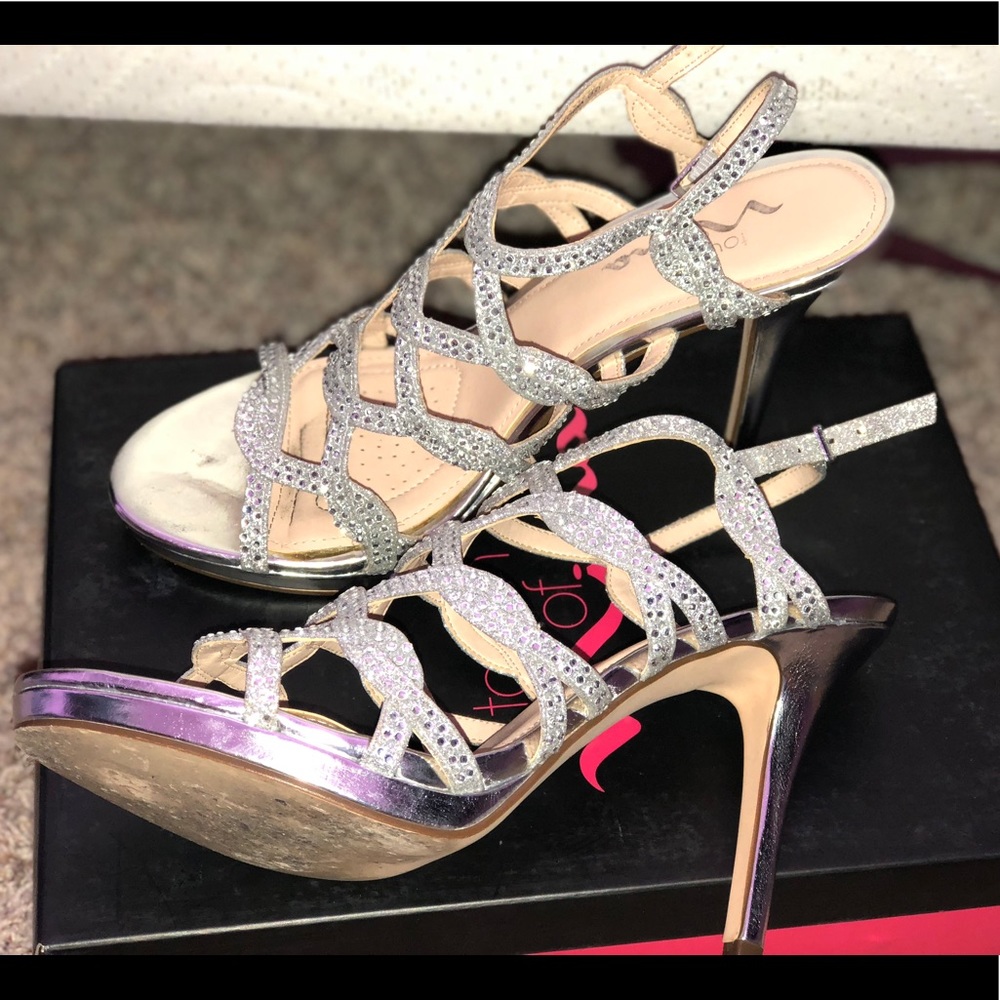 David’s Bridal heels👡! - Picture 2 of 5
